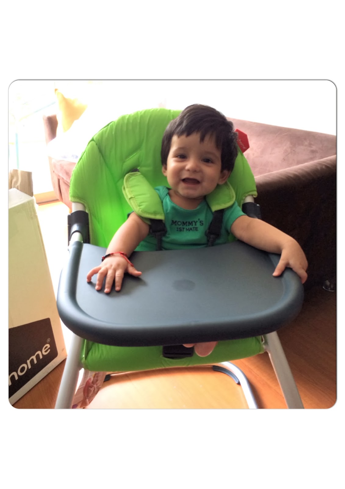 Leo felíz en su silla de comer!