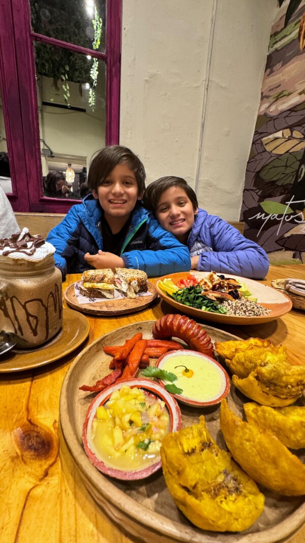 🍫❤️La cafetería con el mejor CACAO🇵🇪 está en BARRANCO❤️🍫
Se llama ukaw.chocolate📍Jr Martinez pinillos 105 Barranco
🍫Cafetería conceptualizada con el mejor CACAO UCAYALINO
🕢 10am a 10pm

💲Nos pedimos:
➕Croissant especial: 25 soles 
➕Bowl quinoa nibs y pollo teriyaki 38 soles 
➕Piqueo regional 35 soles 
➕Frappe ukawcino 23 soles 
➕Te blend Frutos rojos 13 soles 

ETIQUETA con quien irías a este dulce paraíso ❤️

familiaviajera planesLima familiaviajera actividadesparaniños lima barranco ukawchocolate