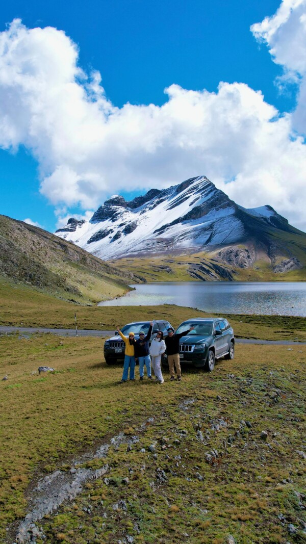 ✨LA SIERRA DE LIMA✨
🏔️La cordillera de la viuda🏔️📍¿Cómo llegar?
La cordillera de la Viuda se encuentra en la SIERRA Limeña, exactamente en los departamentos de Lima y Junin a 3 horas de Lima en auto propio, ideal para pasar un fin de semana o full day y escaparte de la ciudad.

Para llegar dirigirte al kilómetro 22 del distrito de Carabayllo. Una vez ahí debes de abordar una minivan que te llevará desde Lima a Canta, el precio es de 15 soles aproximadamente.
En Canta, podrás tomar un auto particular para trasladarte al nevado de la Viuda, este transporte te costará alrededor de 20 soles.

🐟Las lagunas: 
No hay pueblos en la ruta, solamente el poblado de Culluay. La primera laguna que verás será la laguna de Chuchón ( a 4400 msnm), en sus alrededores apreciarás patos andinos bañándose, también podrás encontrar algunas alpacas pastando y criaderos de truchas.

La siguiente es la laguna Calancayo o también conocida como laguna de 7 colores, que destaca por sus bonitos colores turquesas. Hay partes de la laguna que son azules y los otras verdes, y en algunos otros de color turquesa.

Al seguir subiendo llegaras hasta el departamento de Junin y seguiras disfrutando de la laguna Chacran y vistas del nevado Alcoy. 

🏨¿Donde quedarte?
Puedes optar ir en auto propio en un full day o quedarte en Canta que es un pueblecito bonito y muy pintoresco. Allí encontraras algunos hospedajes. 

✔️Recomendaciones:
* Llevar ropa abrigadora.
* Llevar  caramelos de limón para contrarrestar el mal de altura.
* Lleva mucha agua.
* No comas nada pesado antes de hacer el tour por la Cordillera La Viuda y sus lagunas.

🔴¡COMPARTE y ETIQUETA para mas datitos!🔴

familiaviajera viajesenfamilia papisporprimeravez planeslima